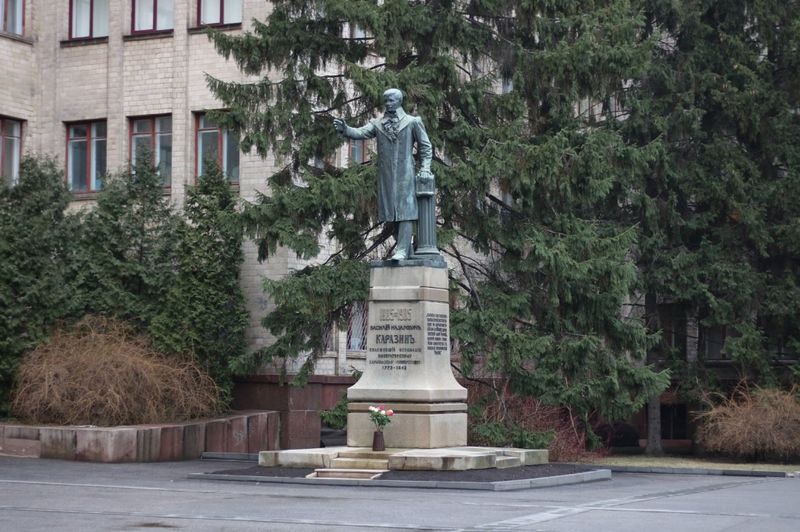 памятник Василий Назарович Каразин